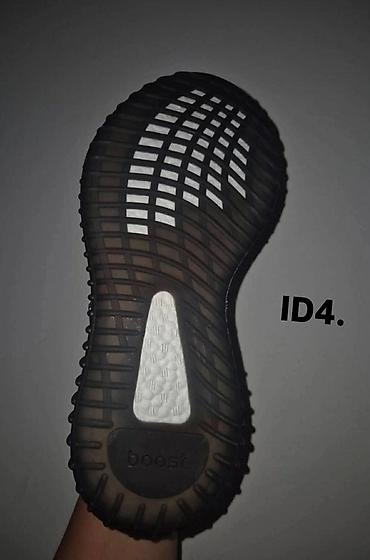 Patike: Yezzy lepo odradjene
Urezan boost u djonu
36-48
4500 din ❤️‍🔥
SS🖤⭐⭐ — 11