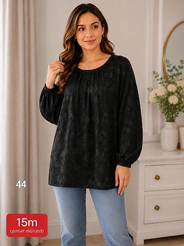 Qadın bluzası – qara rəng, incə çiçək naxışlı. - Model: uzunqol