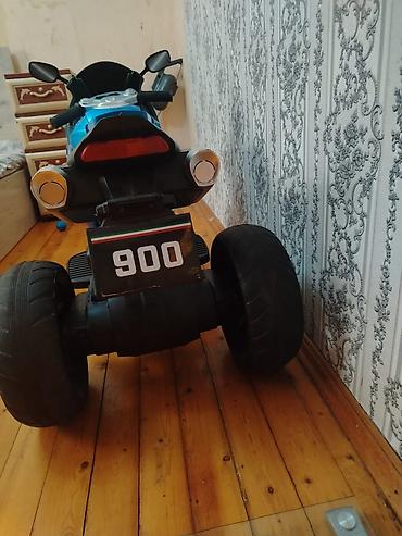 motosiklet uşaq: Uşaq üçün elektrikli üçtəkərli motosiklet - Rəng: mavi-qara, sport — 1