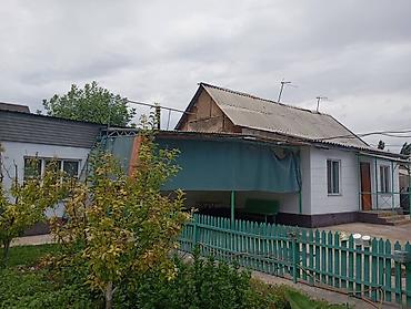 Продажа коттеджей и домов: Продаю дом. 100квадратных метров жилой площади.участок 8 соток. навес — 5