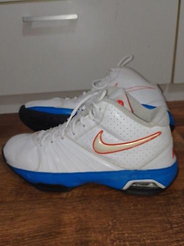 Patike: Nike košarkaške patike – beli gornjište sa plavo‑crnim đonom i — 6