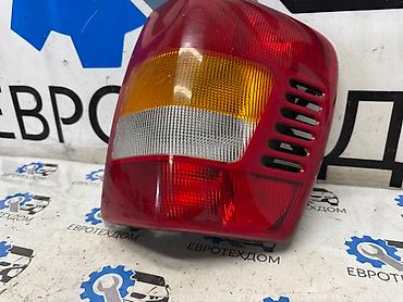 Стоп-сигналы: Задний правый стоп-сигнал Jeep 2002 г., Б/у, Оригинал, Германия — 2