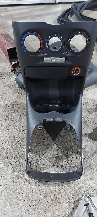 unis auto vranje: FIAT PUNTO KONZOLA CENTRALNA | Ispravna sa pikslom i upaljacem — 4