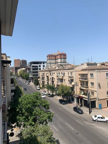 Uzunmüddətli kirayə mənzillər: 28 mayda yaxınlığında amerika səfirliyinə yaxın 5 mertebeli binanın — 21