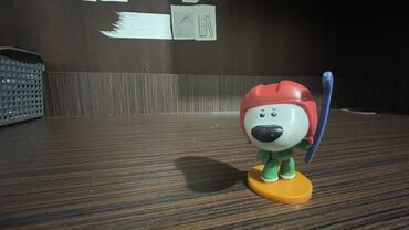 настольный игры: Игрушка-фигурка «хоккеист» на подставке из мультика мимимишки Редкая