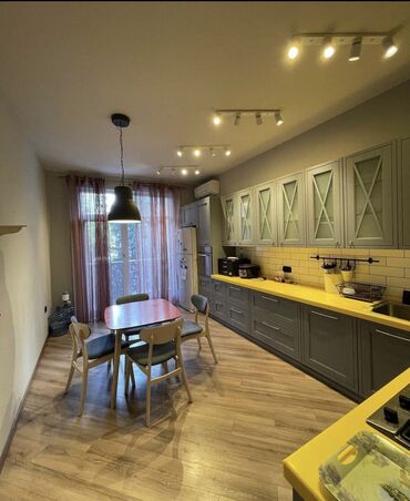 Günlük kirayə mənzillər: 3 otaqlı, Nizami r. r-nu — 4