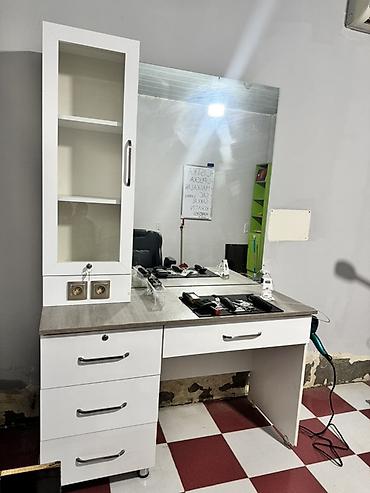 Salon, tibbi mebel: Bərbər/saç ustası üçün iş masası və güzgü komplekti - Geniş ölçülü — 2