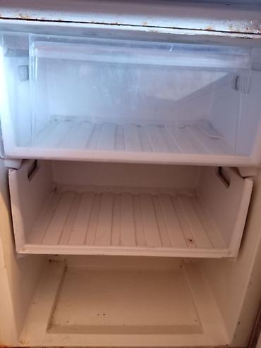 hotpoint: İşlənmiş 2 qapılı Hotpoint Ariston Soyuducu Satılır, rəng - Bej, Təkərli — 3