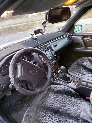 машина за 40000: Mercedes-Benz 220: 1997 г., 2 л, Механика, Бензин, Универсал