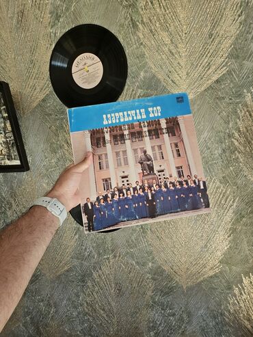 Vinil vallar: Vinil val, 1970 il, Ünvandan götürmə