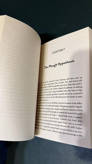 Спорт и хобби: Книга на английском языке Invisible Women: Exposing Data Bias in a — 2
