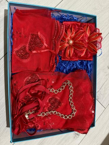 Xonçalar: Xonça və nişan dəsti - Zərif dekorlu xonça: güllü kompozisiya, muncuq — 8