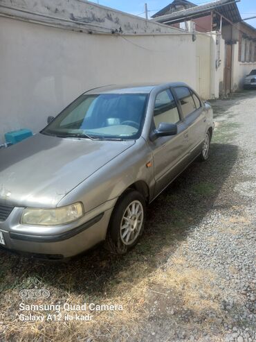 куплю машину в баку: Gümüşü rəngdə Samand sedan avtomobil. Bu model dörd qapılı sedan