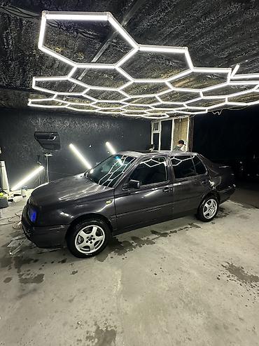 мини прес подборшик: Volkswagen Vento: 1993 г., 2 л, Механика, Бензин, Седан — 4