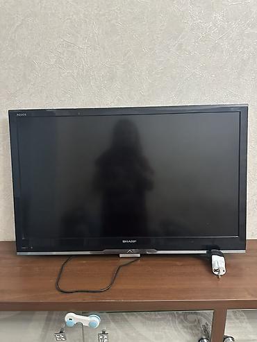 jack 4: Телевизор Sharp AQUOS, диагональ около 32" (80 см). Плоская ЖК‑панель — 1