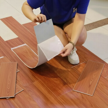 Laminat: Yapışqan laminat. PVC materialı olan arxasi özü yapişqanlı dekor yer -da lalafo.az — 1 Laminat: Yapışqan laminat. PVC materialı olan arxasi özü yapişqanlı dekor yer — 1