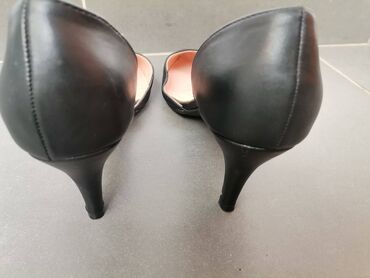 Salonke: Salonke, 38 — 3