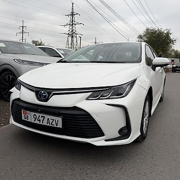 Toyota Corolla: 2022 г., Гибрид, Седан