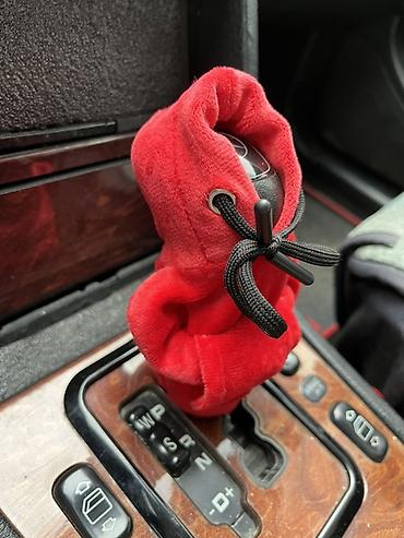 mini mercedes: Məhsul: Avtomobil sürət qolu üçün mini “hoodie” örtük - Rəng: qırmızı — 5