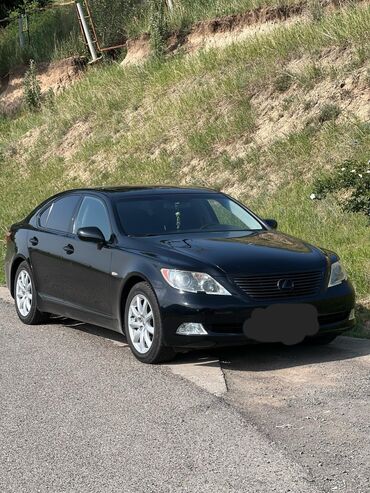 ls: Продается черный седан Lexus LS. Автомобиль отличается элегантным