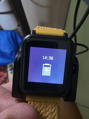 Amazfit: Amazfit Bip (модель A1608) — умные часы с квадратным дисплеем и жёлтым — 1