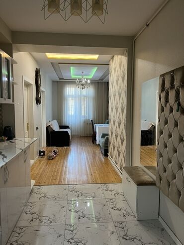 Köhnə tikili: Satılır: tam təmirli 2yataq otagı bır Zal metbex ıstı pol tam eşyalı — 18