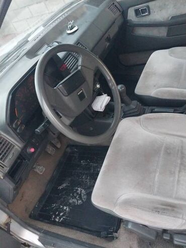 Mazda: Mazda 626: 1985 г., 2 л, Механика, Бензин, Седан — 6