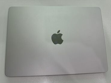 macbuk: Б/у Apple MacBook, 13.5 ", Apple M2, 256 ГБ, Бесплатная доставка