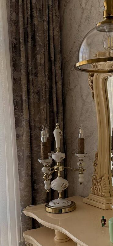 тумбочку советскую: Продаю трехрожковуй настольную лампу ретро. Состояние идеальное. Для