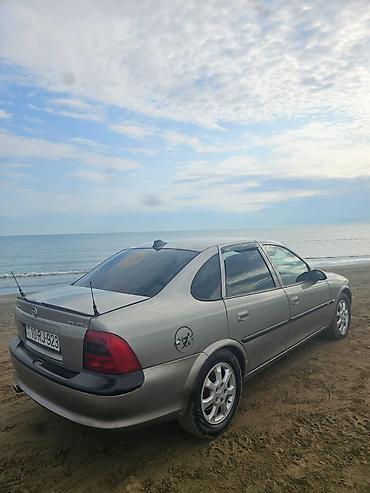 Opel: Opel Vectra B sedan - Kuzov: 4 qapılı sedan, boz/metallik rəng - — 1