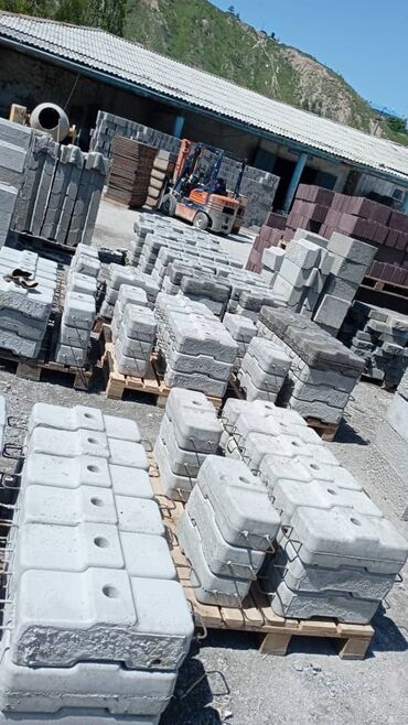 бетонный блок: Противовеса . бетонные на фасадные люльки бетон . 25кг 1шт качество
