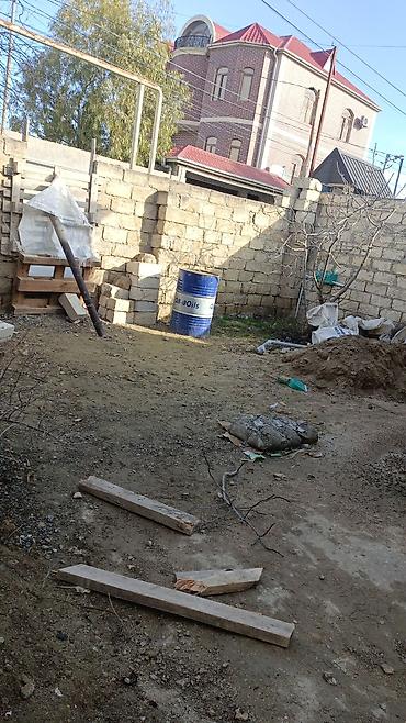 real emlak: 2 sota yaxın yerdə 76 kv olan evdir .evin 80 faizi hazırdı.suyu işığı — 1