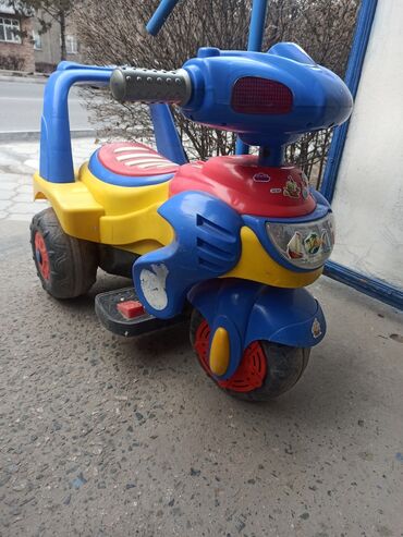 детские мотоцикл: Продается б.у детский трёхколёсный мотоцикл,1500,6 мкр.Смотреть фото
