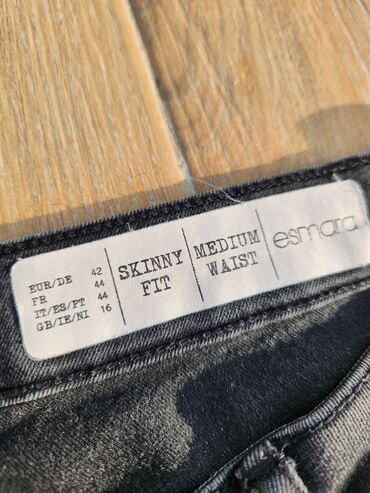 Farmerke: Muske farmerke L vel Poluobim struka 45do 50 cm,duzina 105 cm,imaju — 11