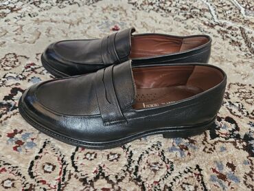 мужские кожаные туфли: Продаю новые мужские кожаные туфли лоферы Цвет: черный Размер 42 Брал