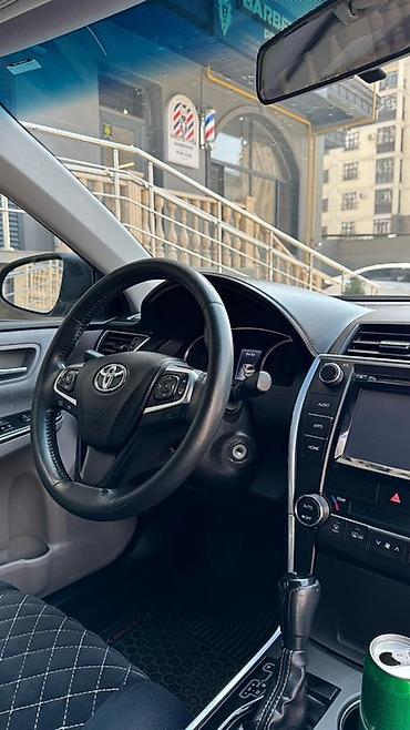 Частная аренда авто: Черный седан Toyota Camry с тонированными задними стеклами и at lalafo.kg — 2 Частная аренда авто: Черный седан Toyota Camry с тонированными задними стеклами и — 2