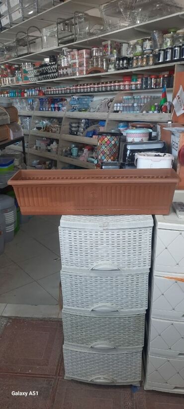 Bitkilər üçün dibçəklər: Dibceklər gulqabilar duzbucaqli yumru asilqan kvadrat — 18