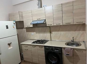 skaflar: Mətbəx mebel dəsti – işıq rəngli ağac teksturalı, yuxarı-aşağı — 1