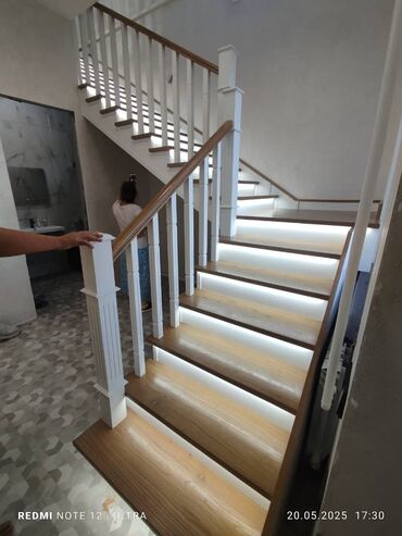 Деревянные лестницы: Деревянная лестница Для дома, Бесплатная консультация, Вид дерева: Грецский орех, Стиль: Хайтек — 12