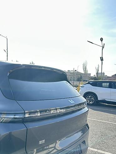 byd plus: Lixiang L6: 2025 г., 1.5 л, Автомат, Гибрид, Кроссовер — 7