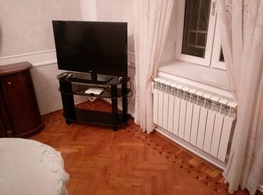 Uzunmüddətli kirayə mənzillər: Səbail Rayonu Sahil Metrosu Tarqovu Mərkəz 3 otaq. Mərtəbə - 3/3 Otaq — 5