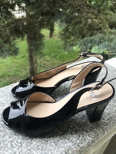 pollini obuca novi sad: Sandale, Caprice, 37.5