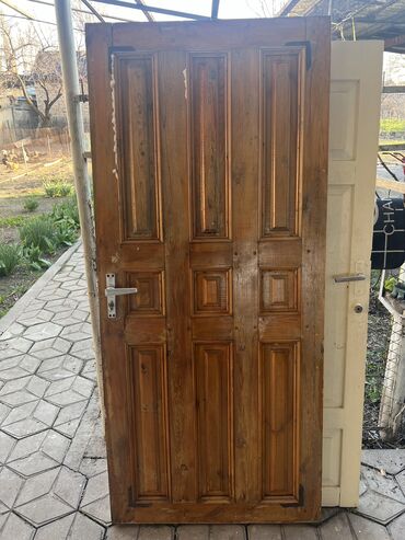 продаю деревянные окна: Входная дверь