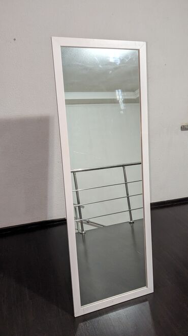 зеркало настенные: Зеркало в полный рост. Белое с деревянной рамкой. Зеркало куплено год