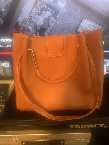 сумки женские оранжевые: Продается сумка женская. В отличном состоянии. Цвет на картинке