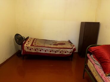 Otaqların uzunmüddətli kirayəsi: Kirayə verilən 2 otaq - Quruluş: 2 otaq, ve quxna ayrıca girişli. - — 2