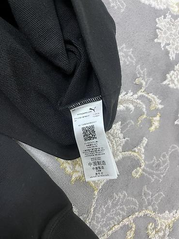 pull bear: Худи Puma, черное - Модель: худи с капюшоном и шнурками - Брендинг — 3