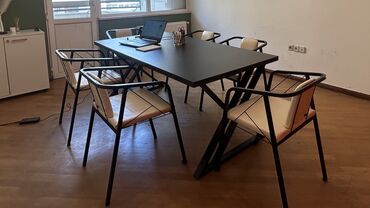 ofis oturacaqları: 6 ədəd stul Stol 180/90 2 ay istifadə olunub Hamısı birlikdə dəst