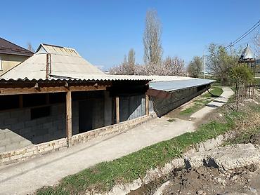 Продажа коттеджей и домов: Продаю дом 100 м² Имеется центральная канализация, газ, красная книга at lalafo.kg — 4 Продажа коттеджей и домов: Продаю дом 100 м² Имеется центральная канализация, газ, красная книга — 4