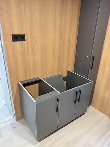 silver kitchen: Тумба под раковину с пеналом, графит - Комплект мебели для ванной — 3